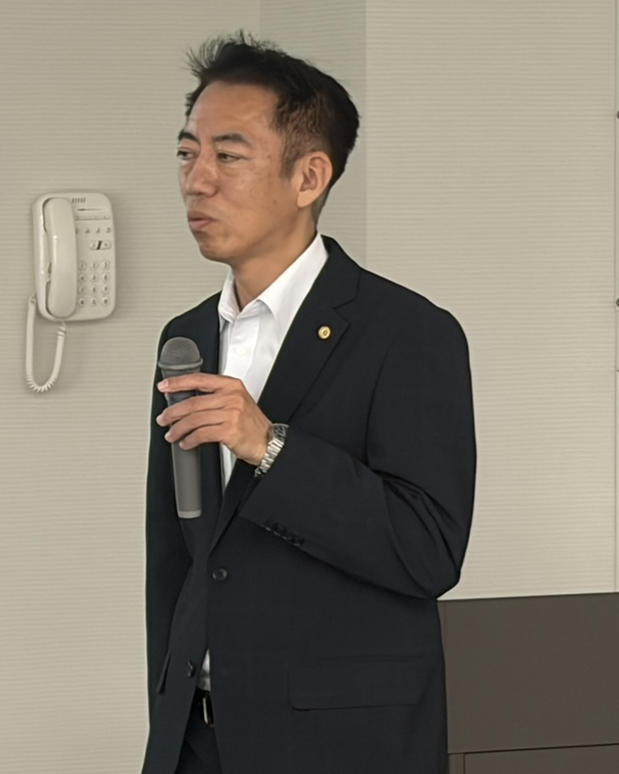 代表 行政書士 吉田 哲朗